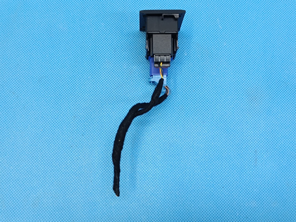 VW TIGUAN 2 II LIFT 2.0 TFSI 2024 R EMERGENCY LIGHT BUTTON 5NA919225B