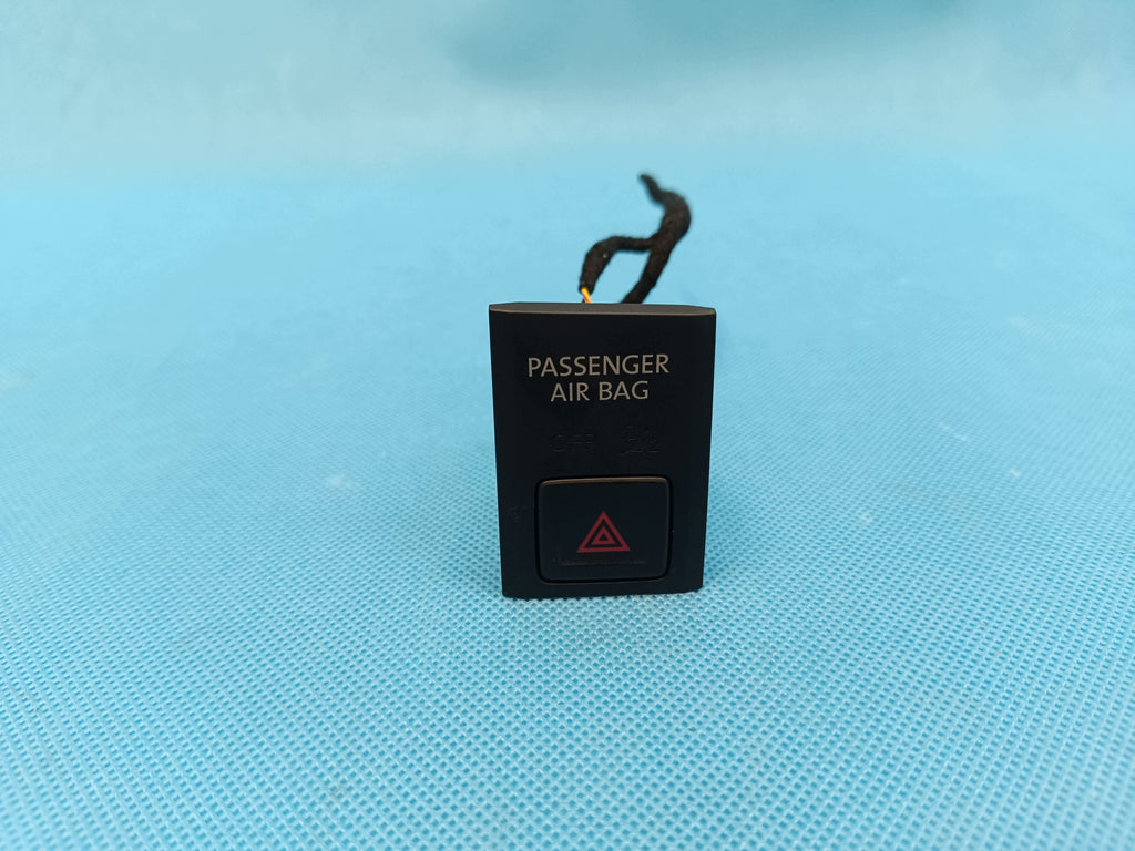 VW TIGUAN 2 II LIFT 2.0 TFSI 2024 R EMERGENCY LIGHT BUTTON 5NA919225B