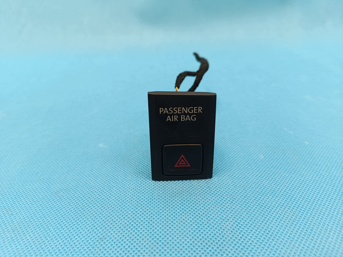 VW TIGUAN 2 II LIFT 2.0 TFSI 2024 R EMERGENCY LIGHT BUTTON 5NA919225B