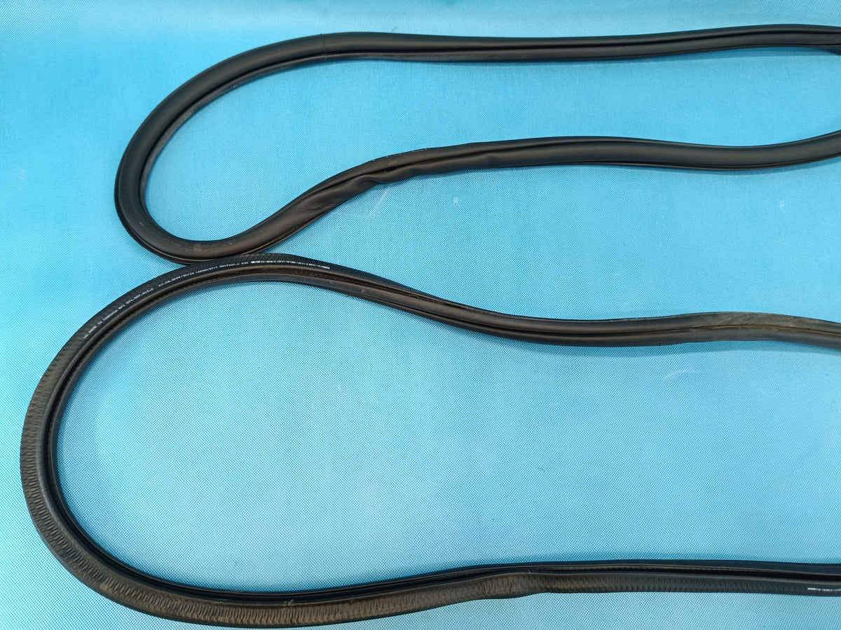 VW TIGUAN 3 III 1,5 TSI 110KW 2024 R DOOR SEAL REAR 571867913D