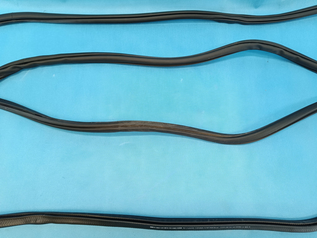 VW TIGUAN 3 III 1,5 TSI 110KW 2024 R DOOR SEAL REAR 571867913D