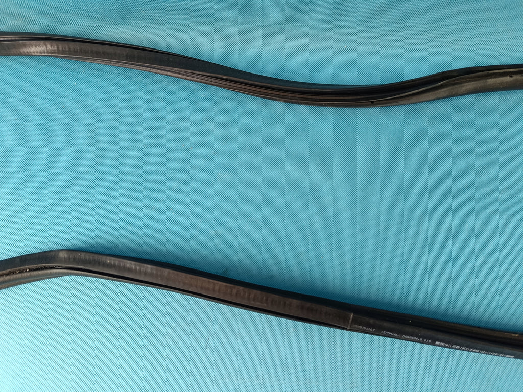 VW TIGUAN II 2 LIFT 1,5 TSI 2022 R DOOR SEAL RIGHT FRONT 5NA867912B