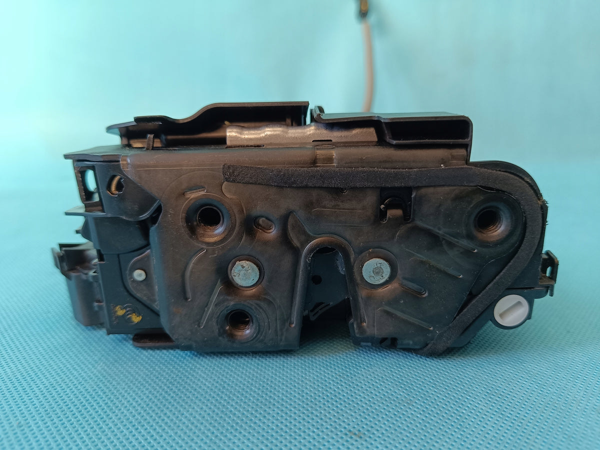 VW TIGUAN II 2 LIFT 1.5 TSI 96KW 2021 R DOOR LOCK LEFT REAR 5NA839015E