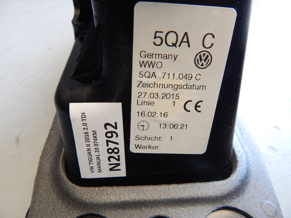 VW TIGUAN II JACK GEAR SELECTOR 5QA711049C