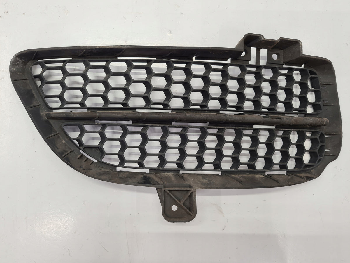 VW TOUAREG 7L LIFT BUMPER GRILLE RIGHT 7L6853666B