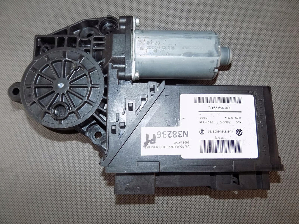 VW TOUAREG 7L WINDSHIELD MOTOR LEFT REAR 3D0959794E