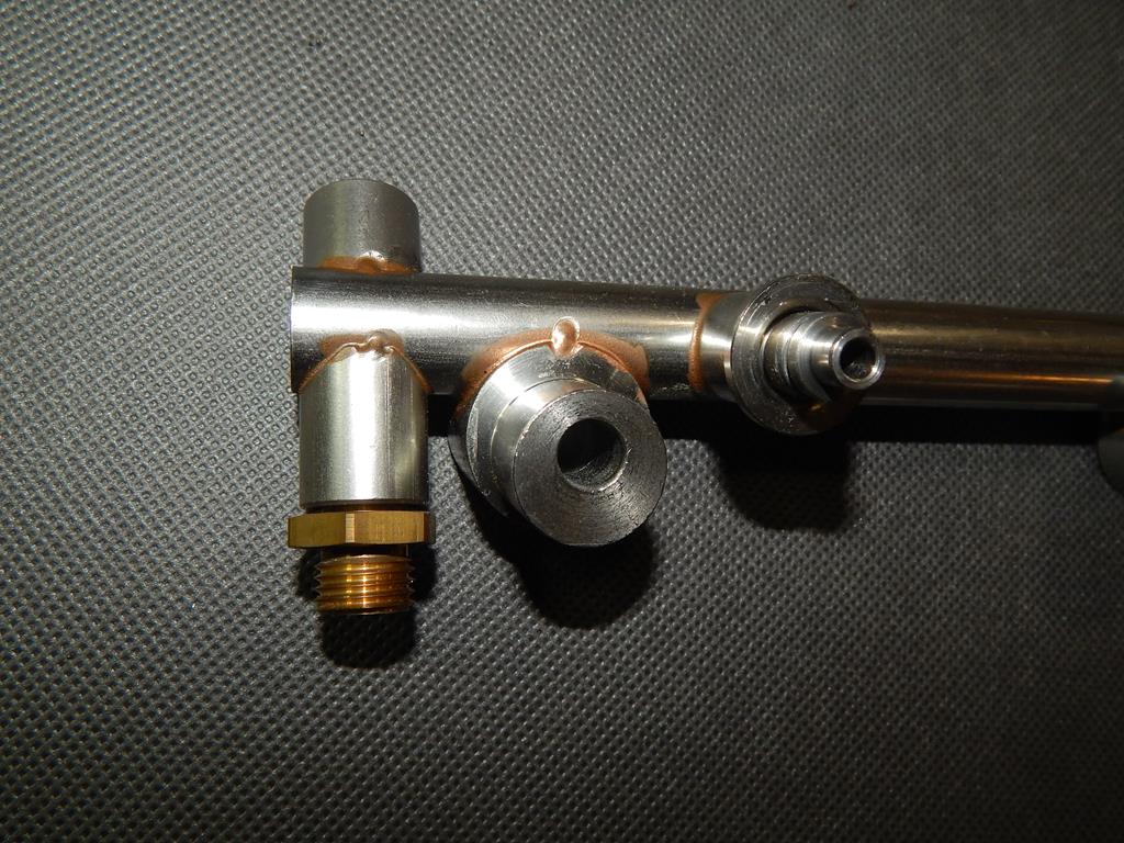 VW TOUAREG 7P 3.6 TSI INJECTION RAIL 03H133317P