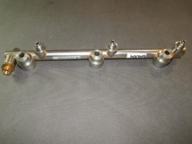 VW TOUAREG 7P 3.6 TSI INJECTION RAIL 03H133317P