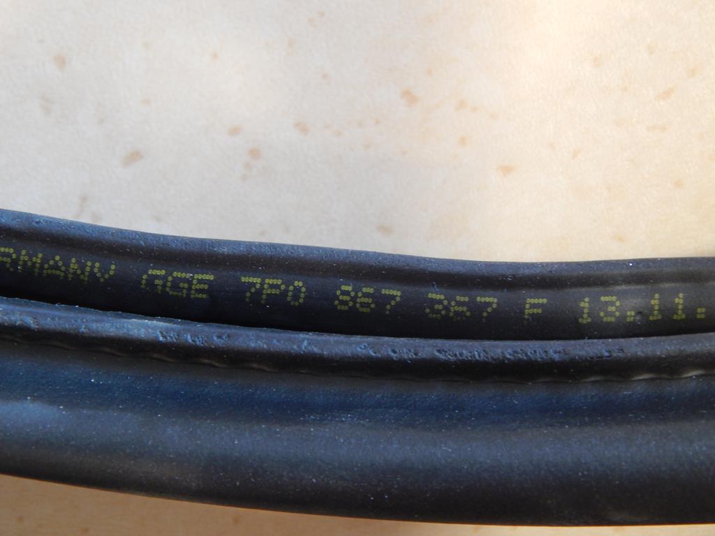 VW TOUAREG 7P REAR DOOR SEAL 7P0867367F
