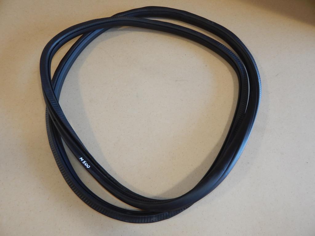 VW TOUAREG 7P REAR DOOR SEAL 7P0867367F