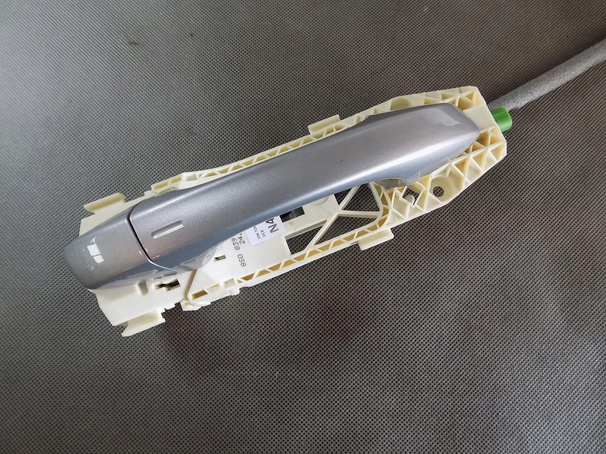 VW TOUAREG III HANDLE KESSY RIGHT REAR LZ7G