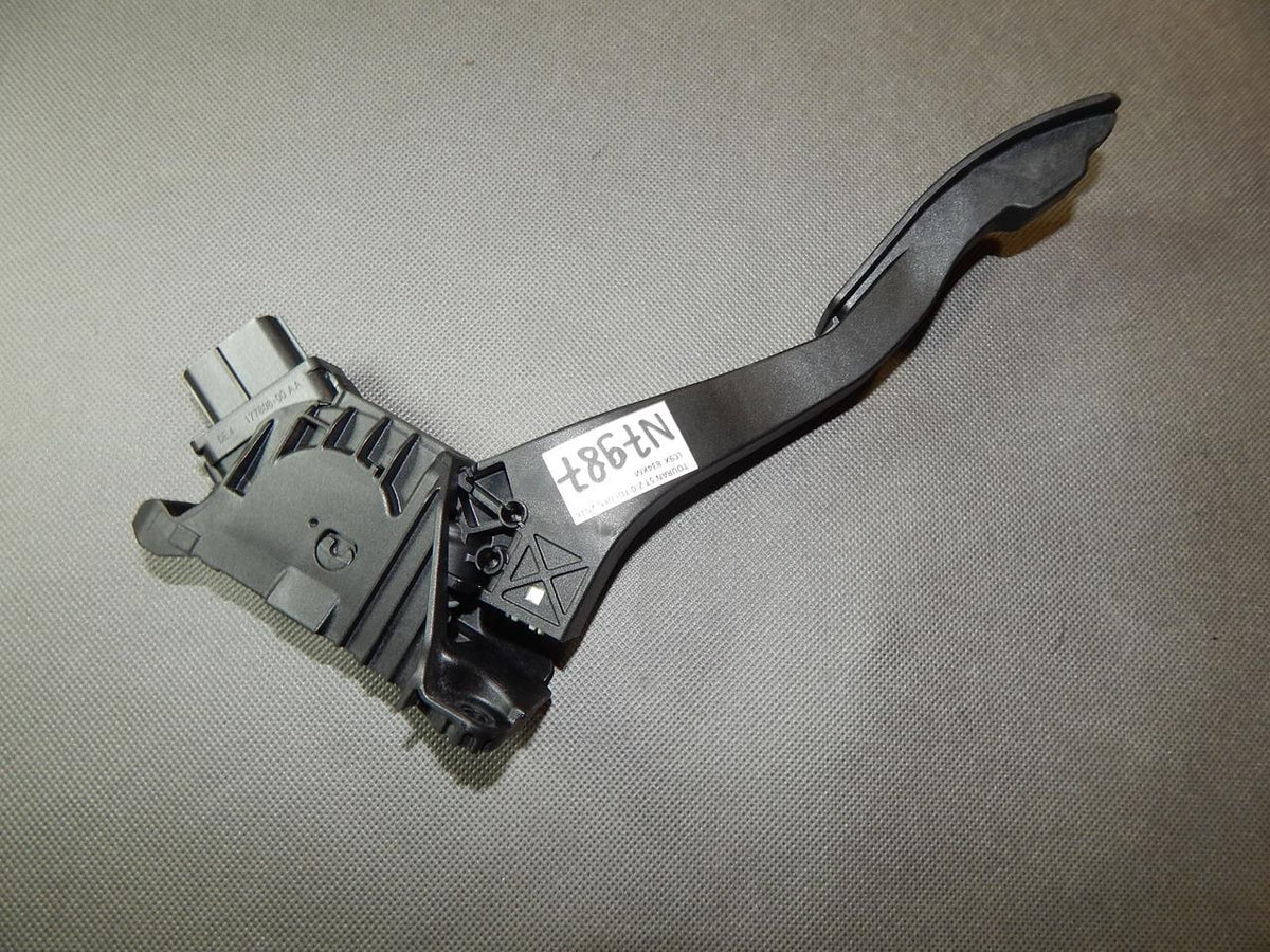 VW TOURAN 5T GAS PEDAL POTENTIOMETER 5Q1723503J