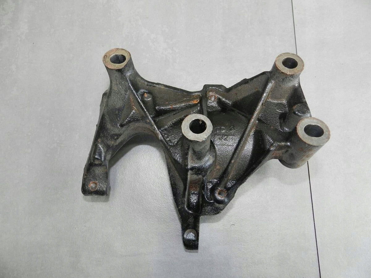 VW TOURAN 5T PAW SUPPORT 04L131159A