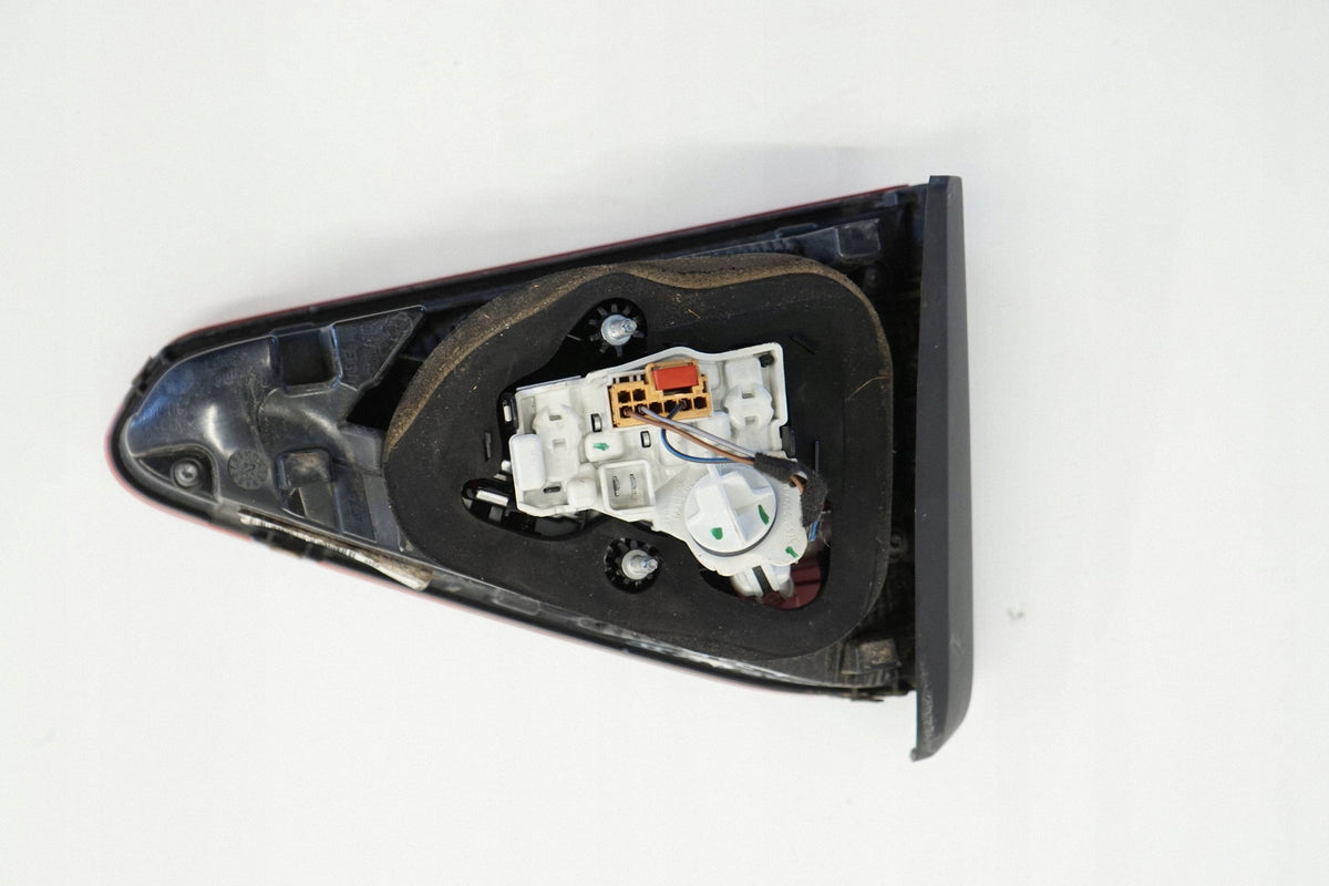 VW TOURAN II 5TA 16R FLAP LAMP LEFT REAR 5TA945093E