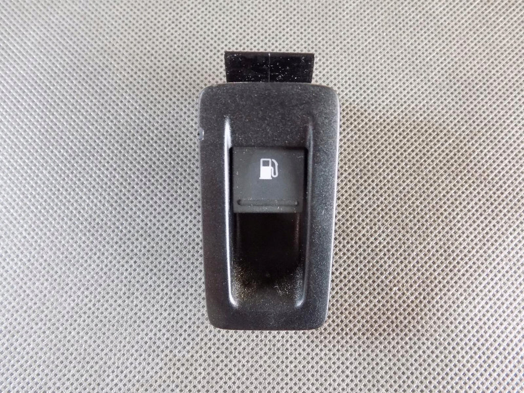VW TOURAN II BUTTON TO OPEN THE FUEL FLAP