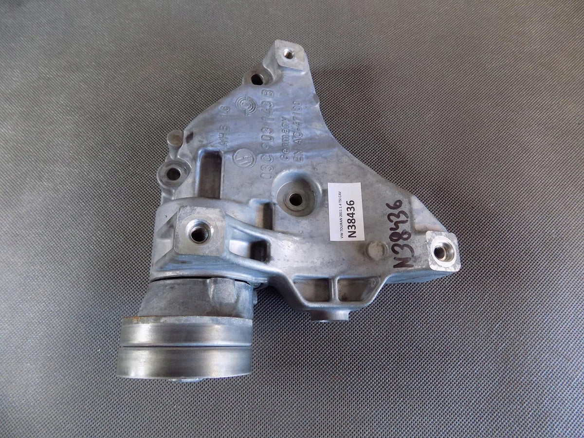 VW TOURAN II CATCHES THE BASE OF THE ALTERNATOR