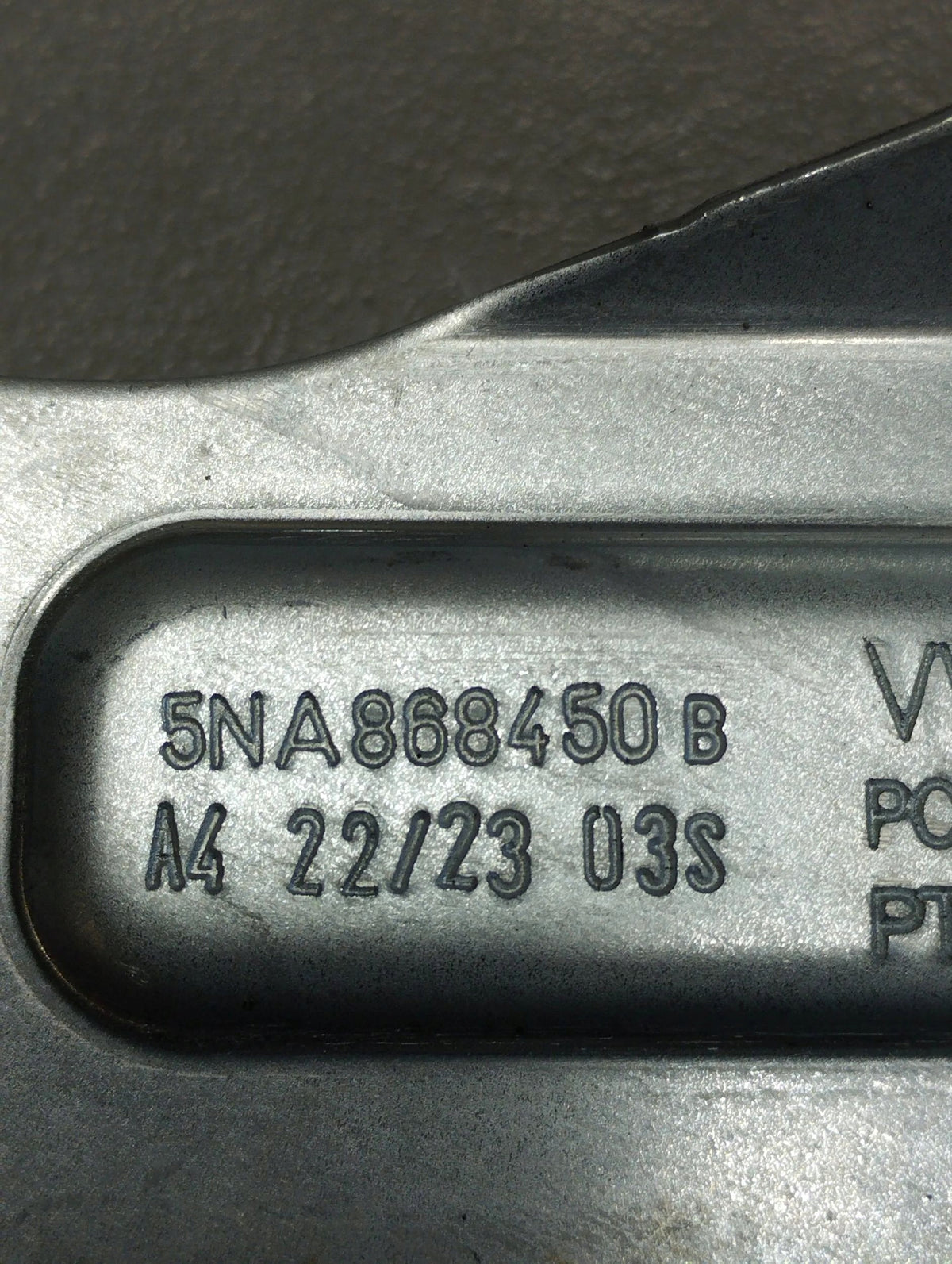 VW Tiguan II BOLT COUCH 5NA868450B