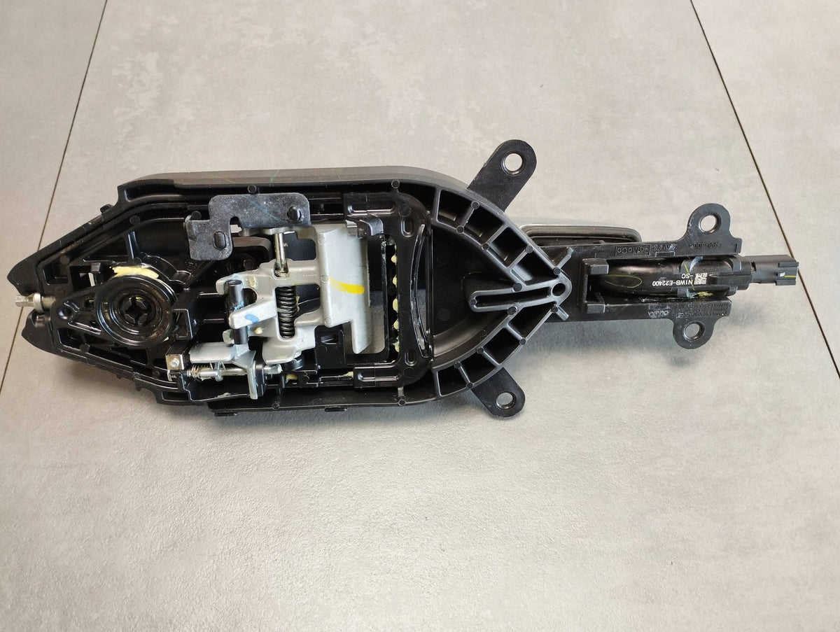 Volkswagen Amarok II 2023 DOOR HANDLE LEFT FRONT KESSY N1WBE224A37AD