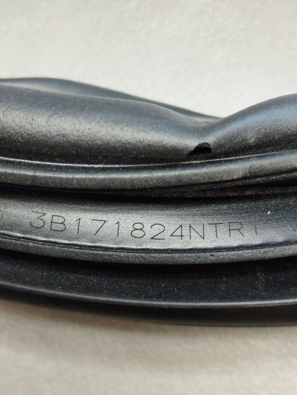 Volkswagen Amarok II 2023 DOOR SEAL LEFT REAR 2HJ839911B