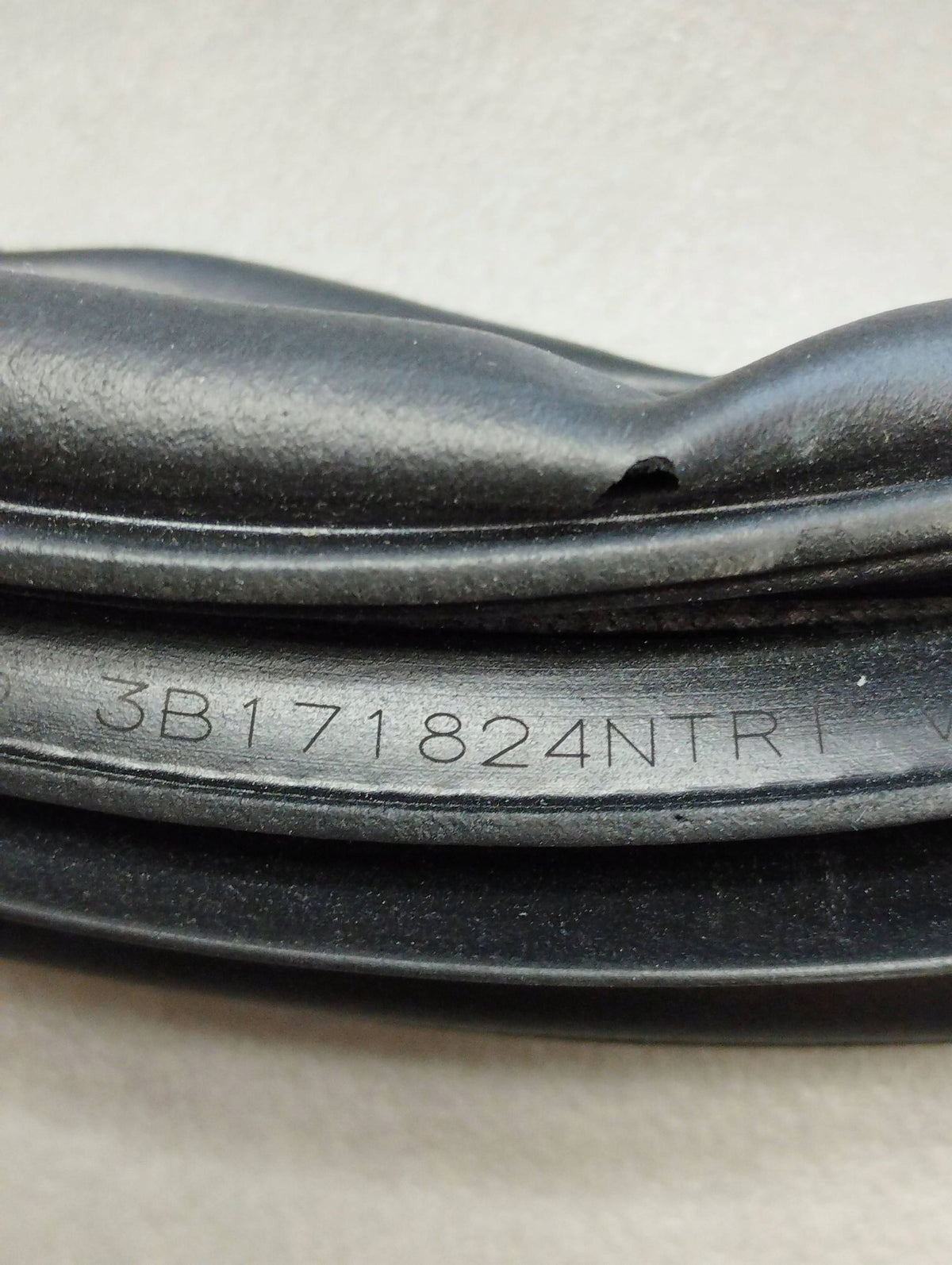 Volkswagen Amarok II 2023 DOOR SEAL LEFT REAR 2HJ839911B