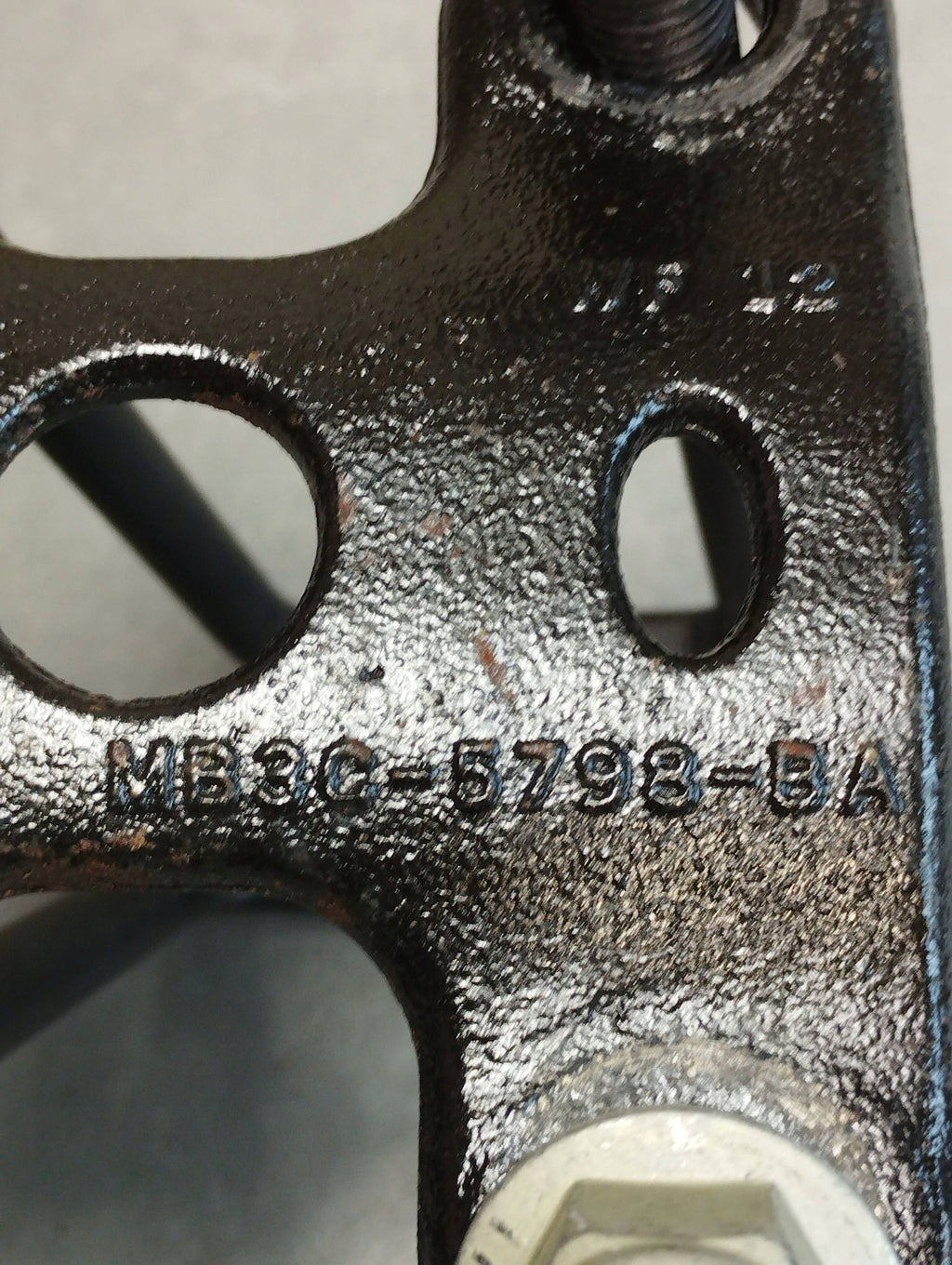 Volkswagen Amarok II 2023 RESOR HANGER REAR MB3C5798BA