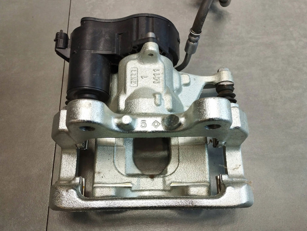 Volkswagen Amarok II CLAMP RIGHT ELECTRIC REAR