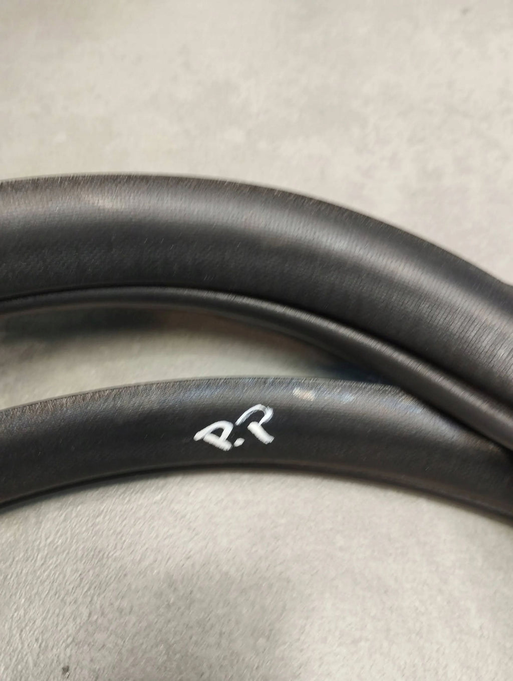 Volkswagen Amarok II DOOR SEAL RIGHT FRONT 2HJ837912D