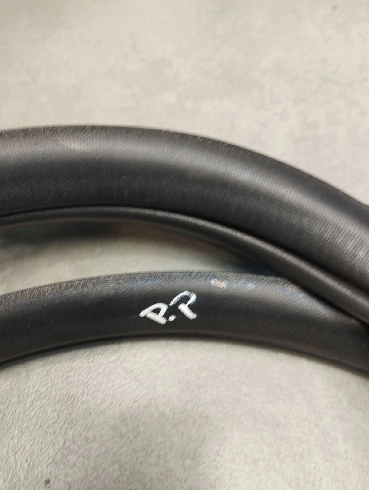Volkswagen Amarok II DOOR SEAL RIGHT FRONT 2HJ837912D
