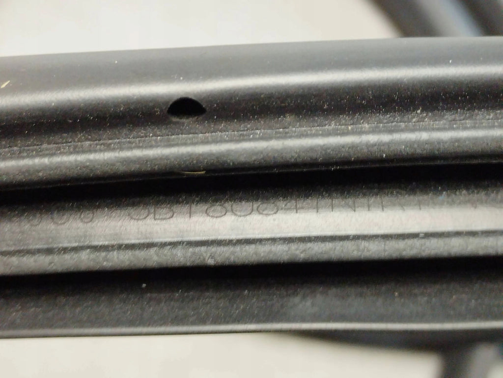 Volkswagen Amarok II DOOR SEAL RIGHT FRONT 2HJ837912D
