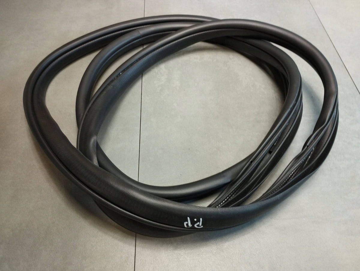 Volkswagen Amarok II DOOR SEAL RIGHT FRONT 2HJ837912D