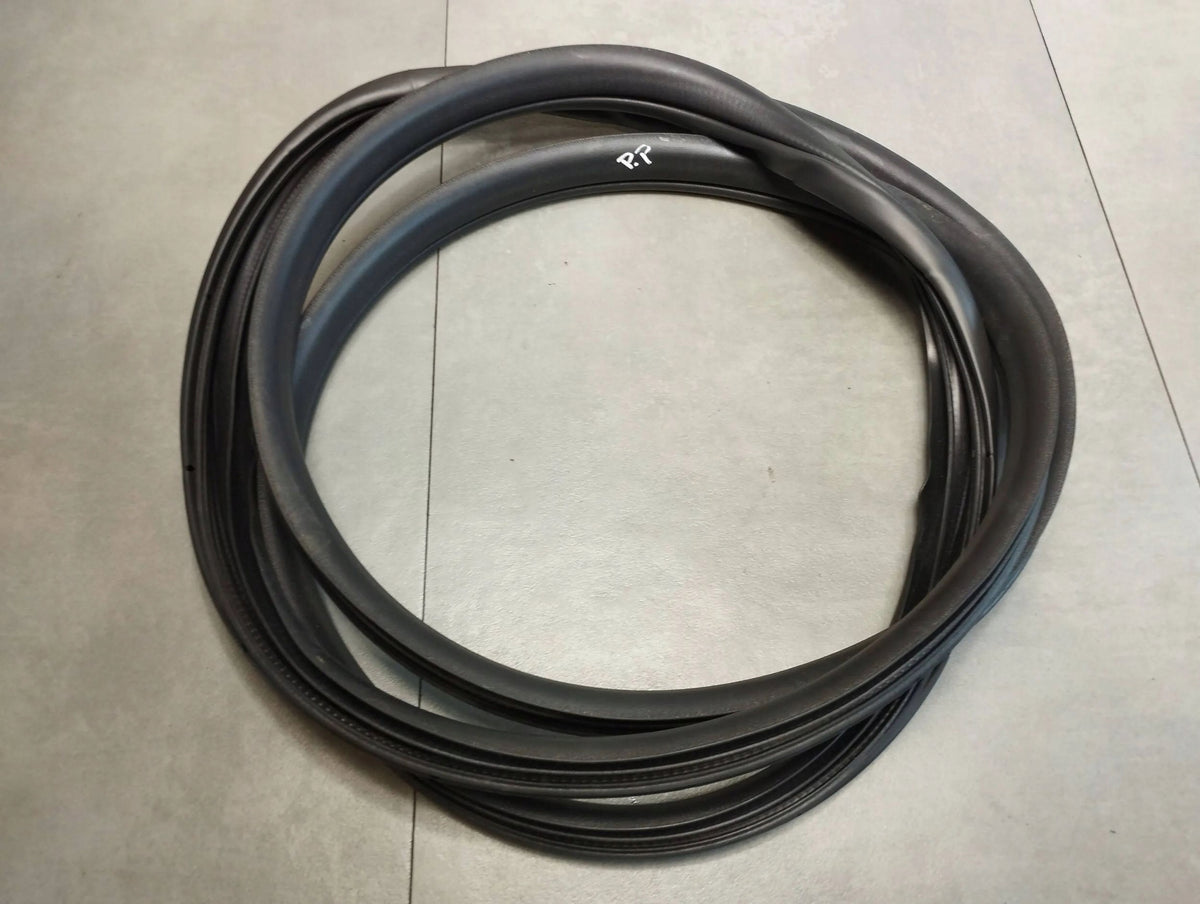 Volkswagen Amarok II DOOR SEAL RIGHT FRONT 2HJ837912D