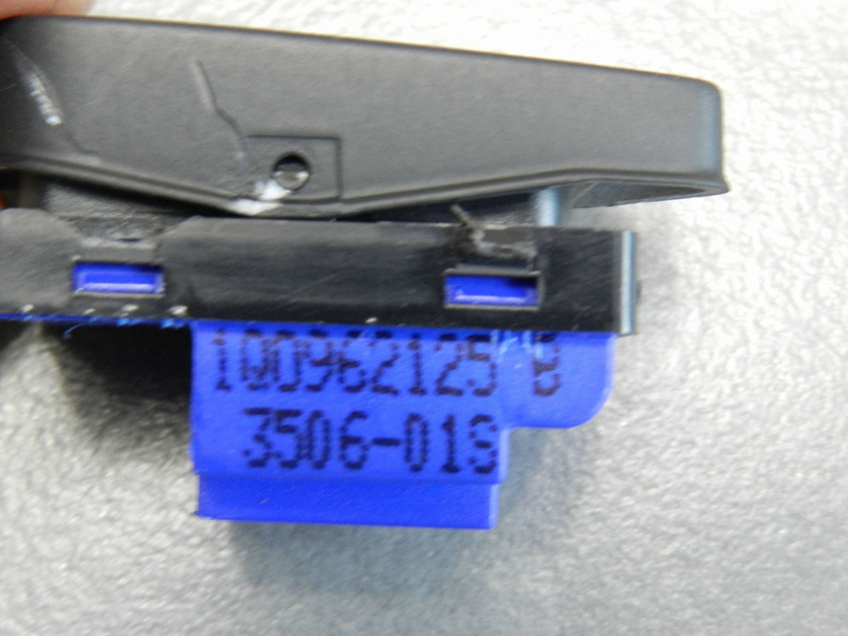 Volkswagen Eos Central lock button 1Q0962125B N57985