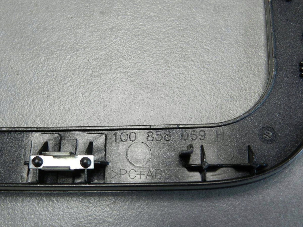 Volkswagen Eos RADIO FRAME 1Q0858069H