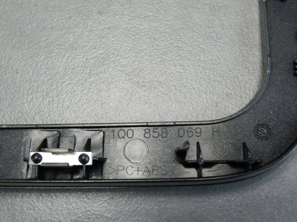 Volkswagen Eos RADIO FRAME 1Q0858069H