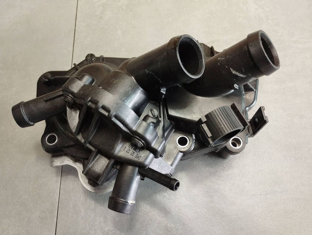 Volkswagen Golf VII 1.4 Water pump 04E121042A
