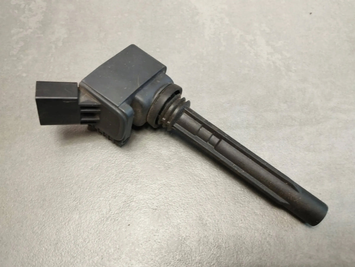 Volkswagen Golf VII 7 R 2.0 TSI IGNITION COIL 06J905110G