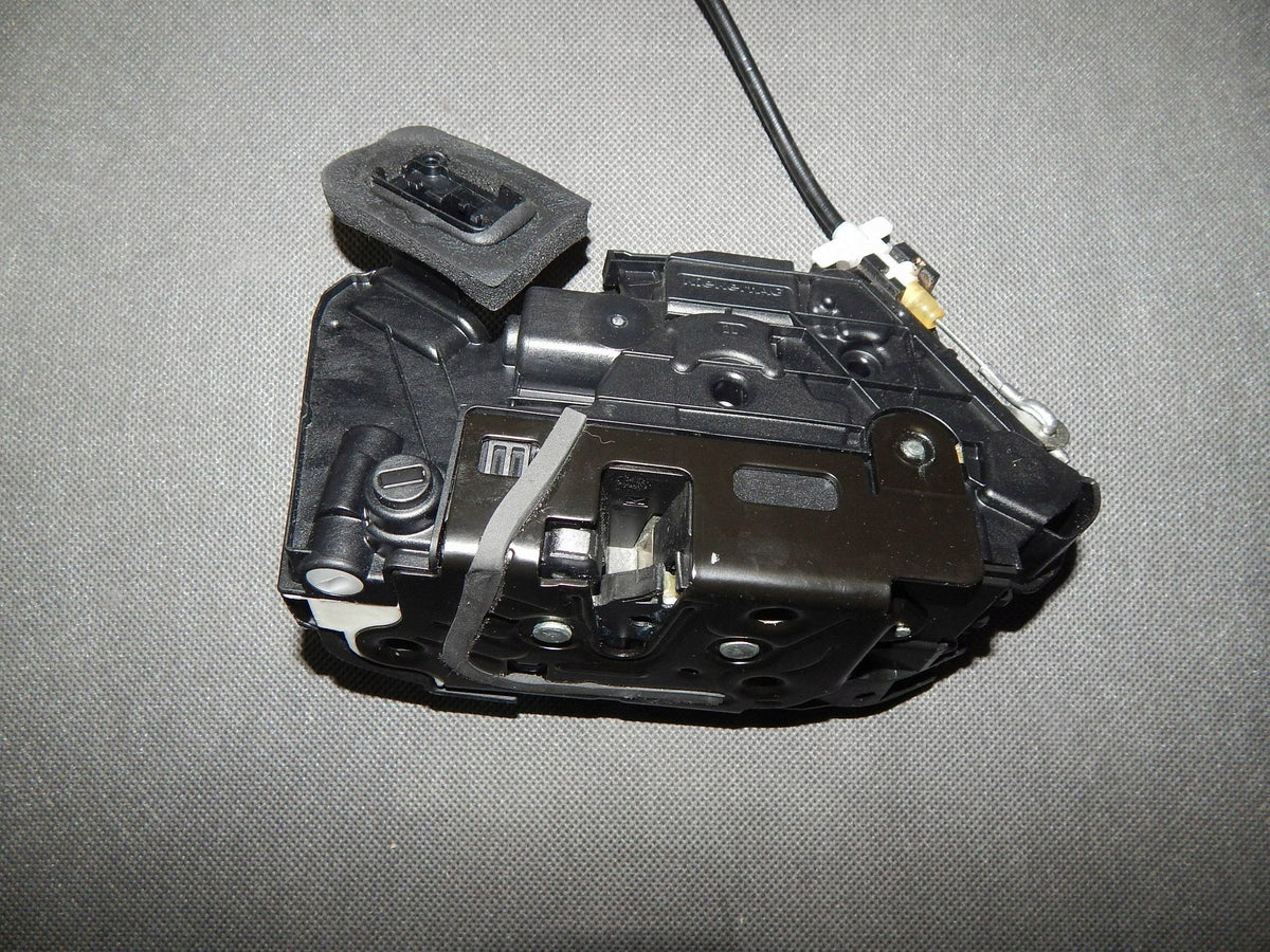Volkswagen Golf VII Door lock left rear 5K4839015Q