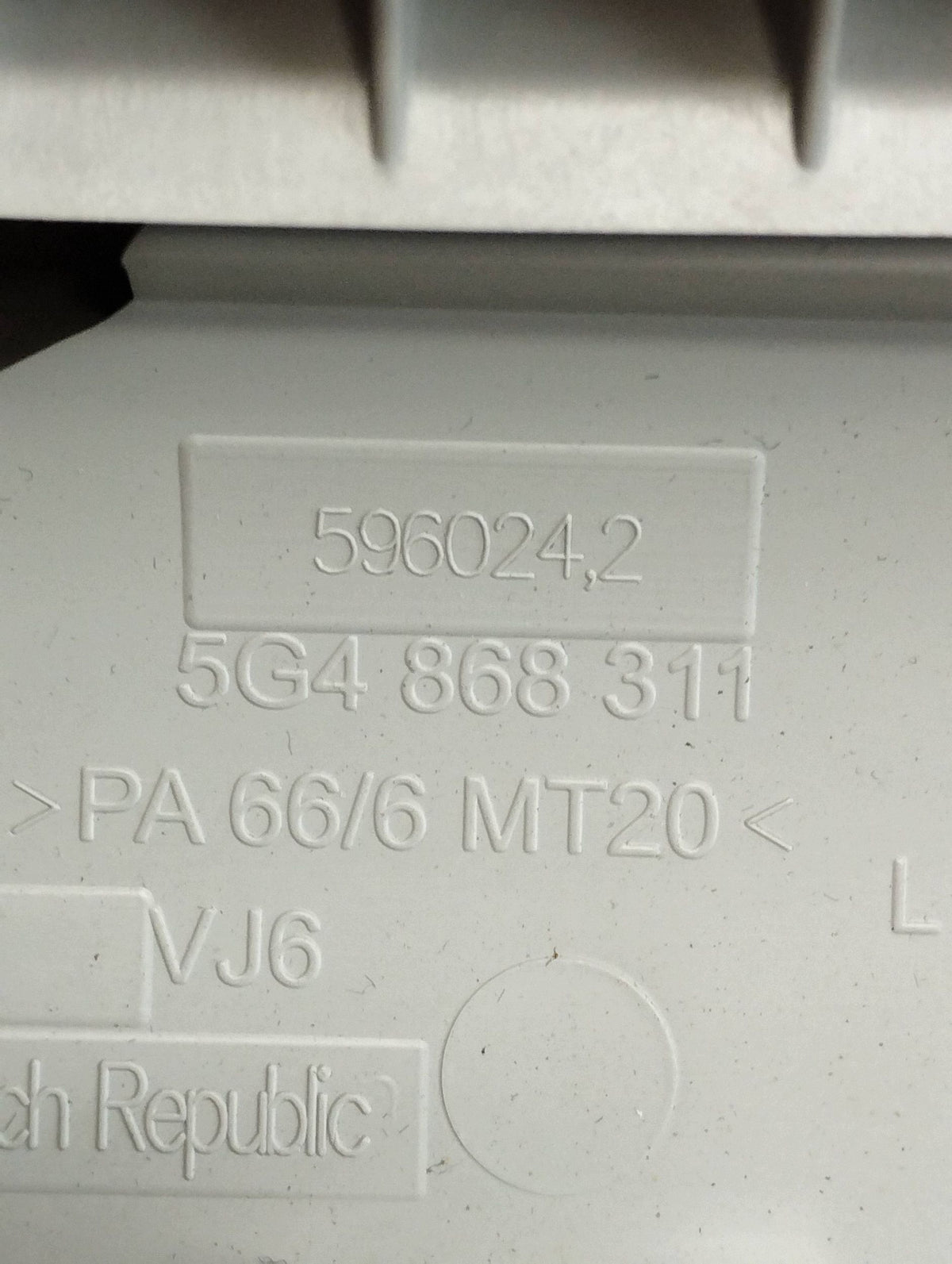 Volkswagen Golf VII Post cover B upper left 5G4868311