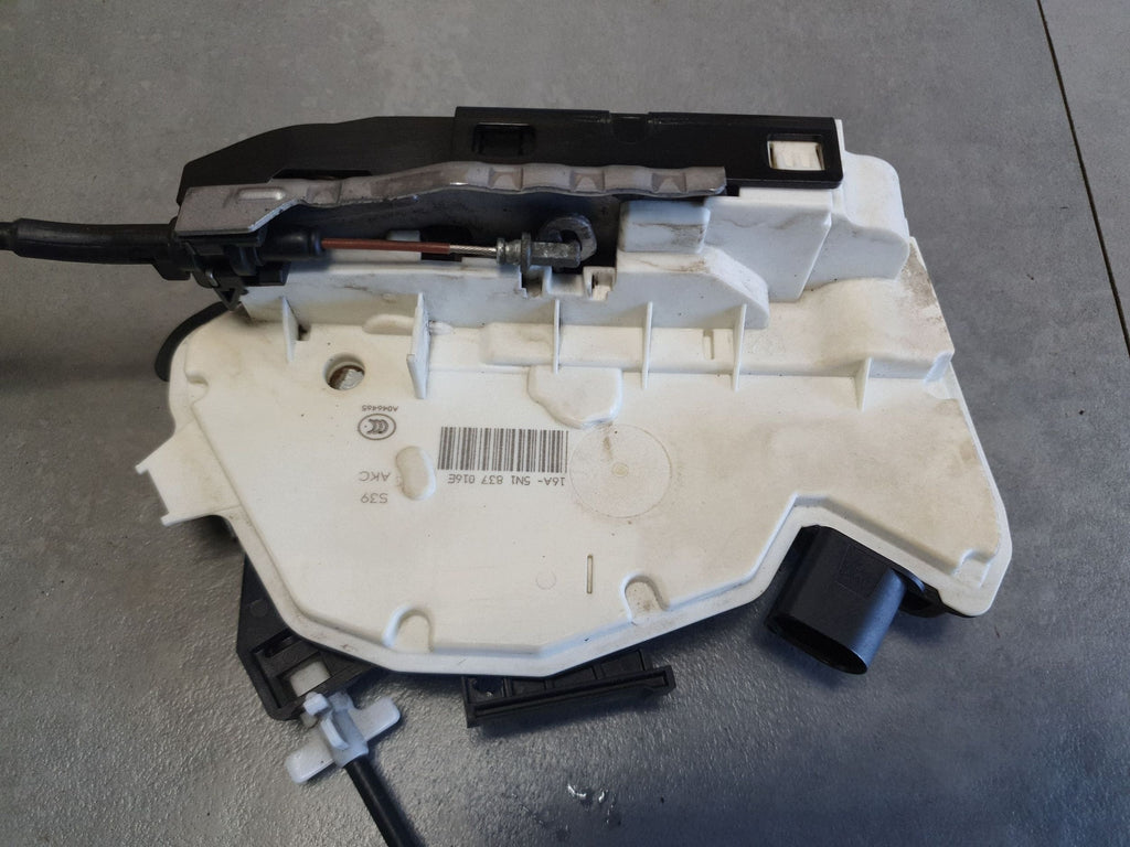 Volkswagen PASSAT CC Door lock right front 5N1837016E