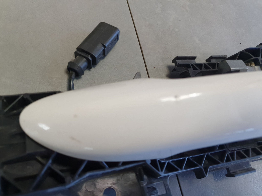 Volkswagen PASSAT CC Exterior door handle left rear 3C8839885 lb9a