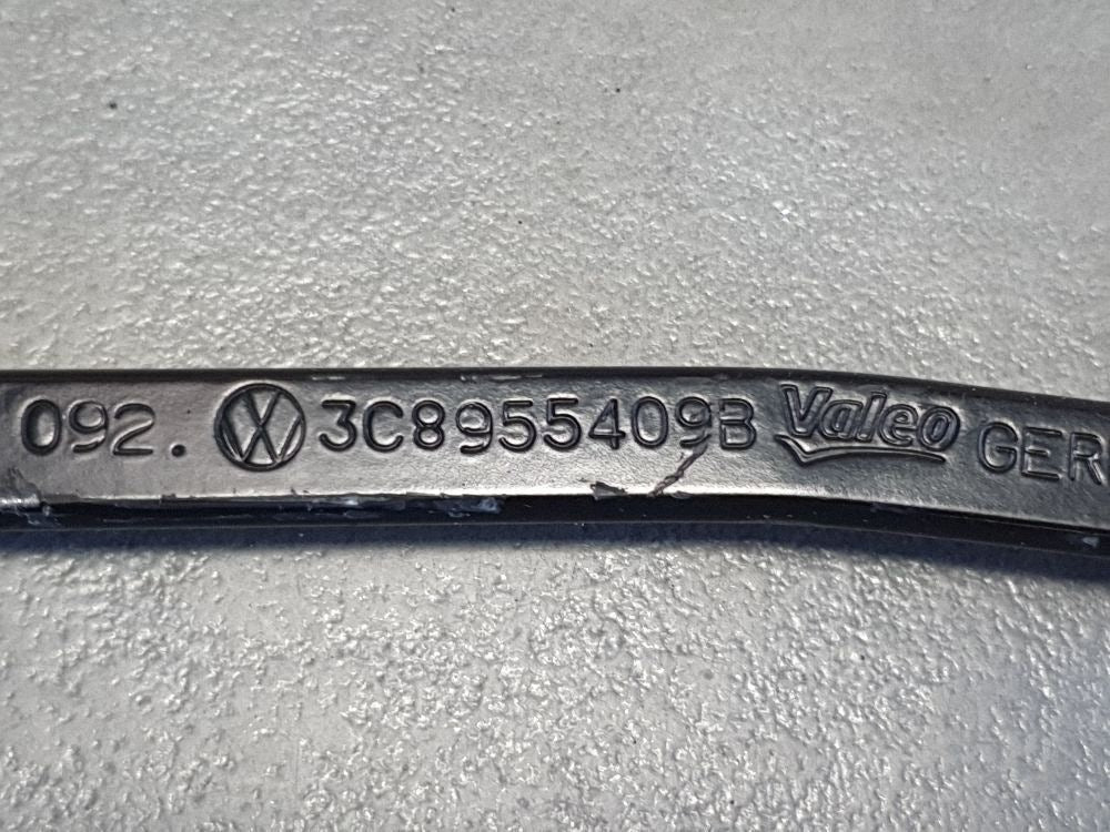 Volkswagen PASSAT CC Front wiper arm left 3C8955409B