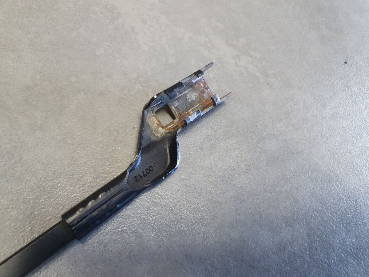 Volkswagen PASSAT CC Front wiper arm right 3C8955410B