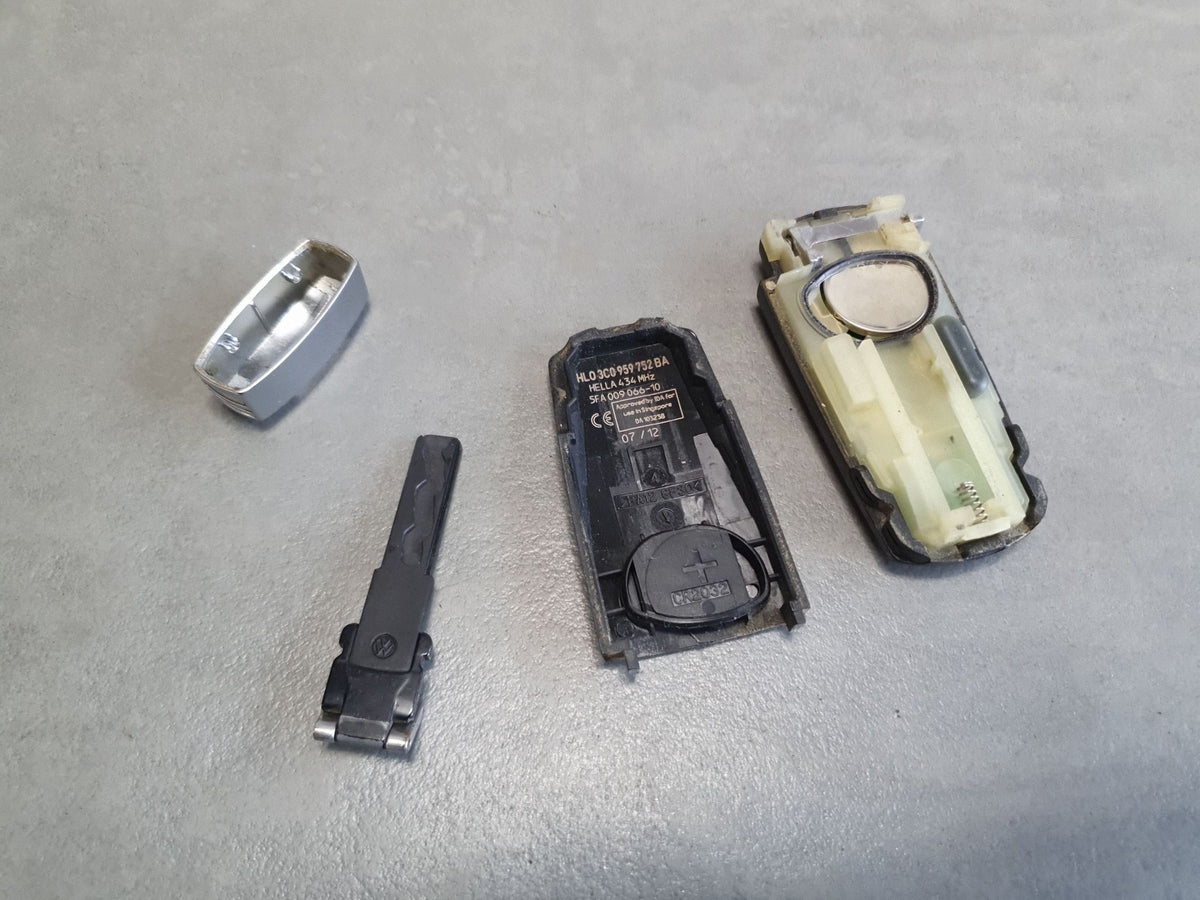 Volkswagen PASSAT CC Ignition key 3C0959752BA
