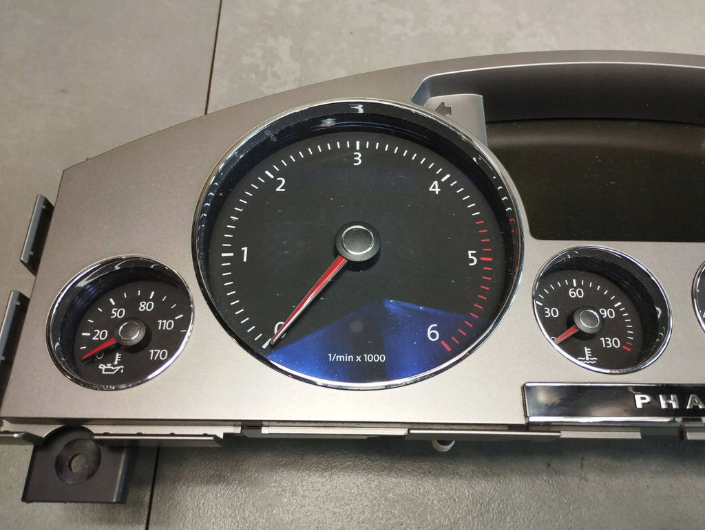 Volkswagen Phaeton Counter clocks 3D0920886C