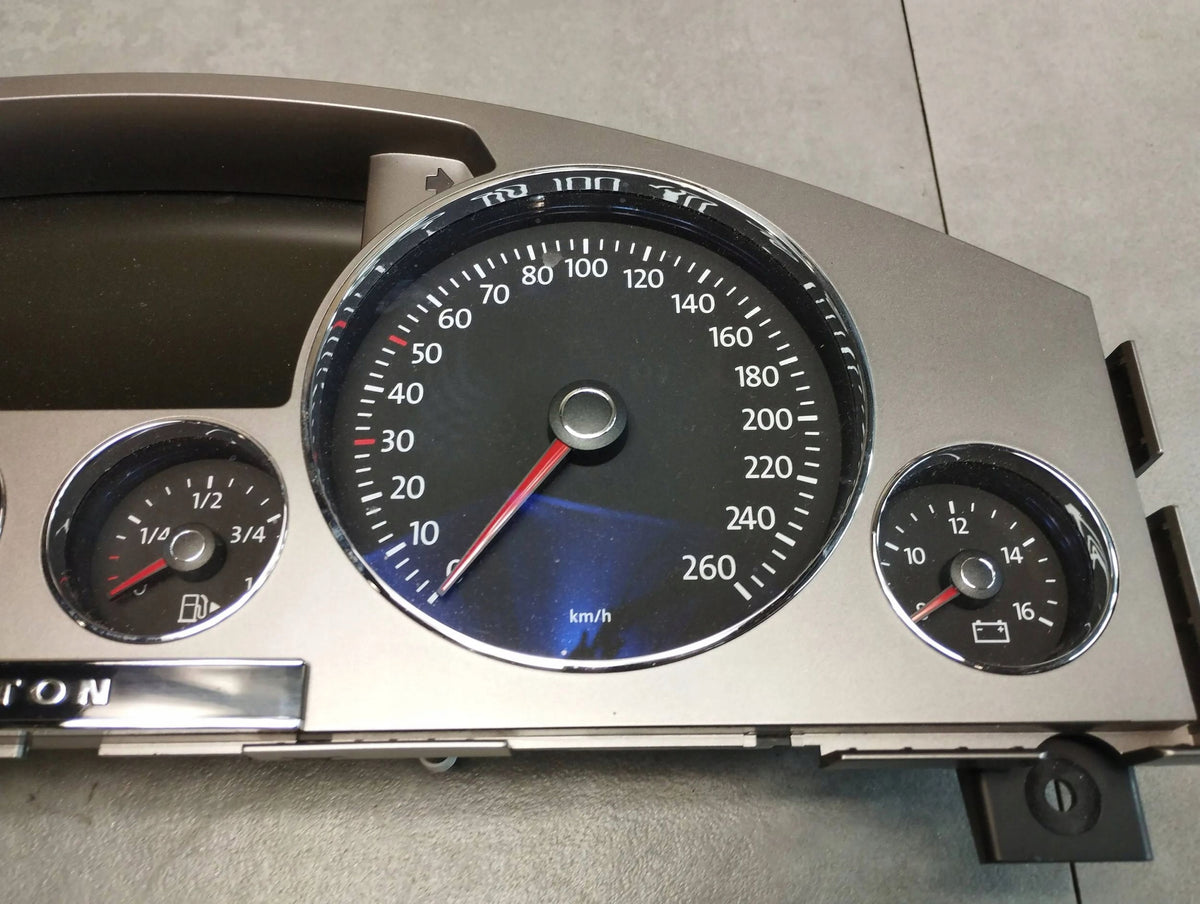 Volkswagen Phaeton Counter clocks 3D0920886C