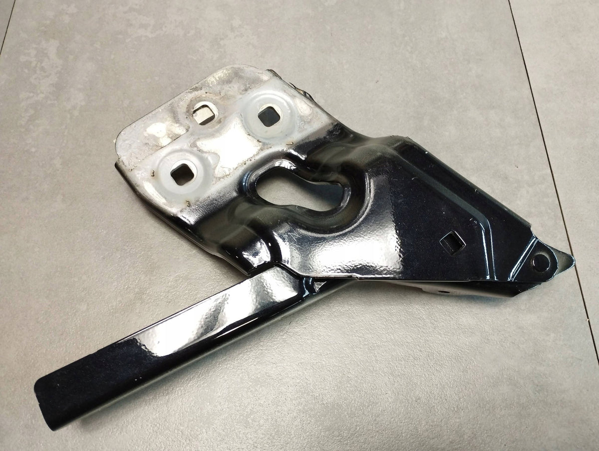Volkswagen Touareg 7P MASK HINGE RIGHT 7P6823302