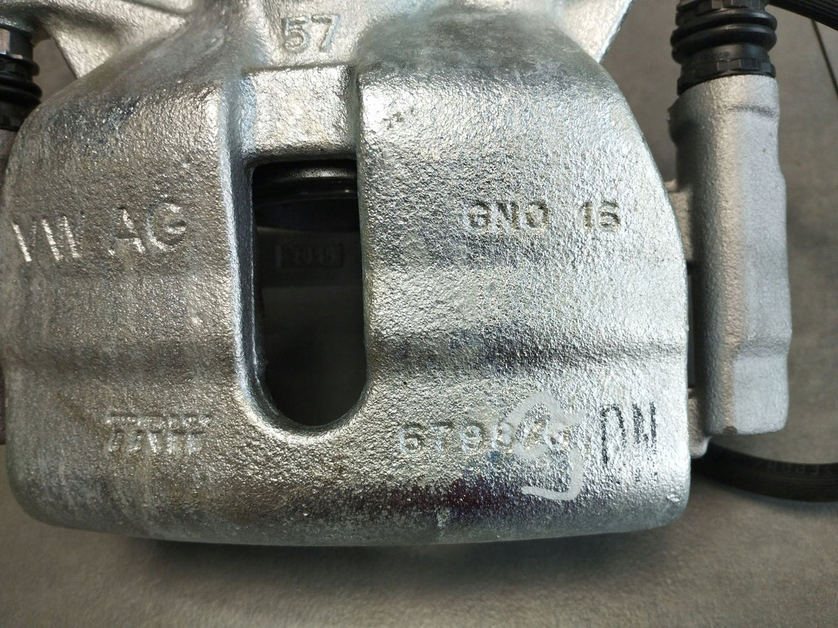 Volkswagen Touran III 2025 CLAMP LEFT FRONT 8V0615123D 8V0615125A