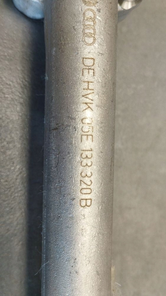 Volkswagen Touran III 2025 INJECTION RAIL 05E133320B 04c906054c