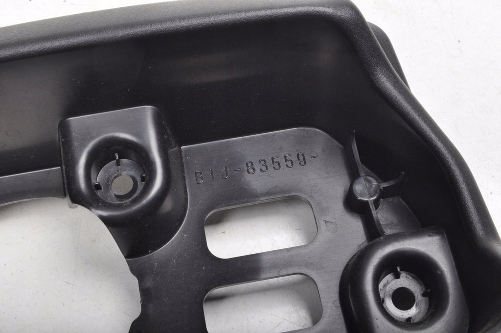 YAMAHA TRACER 900 GT METER MOUNT HOLDER B1J-83559